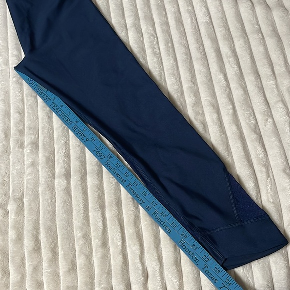 Under Armour Compression Criss Cross Legging NWT | Size Medium - Picture 11 of 11